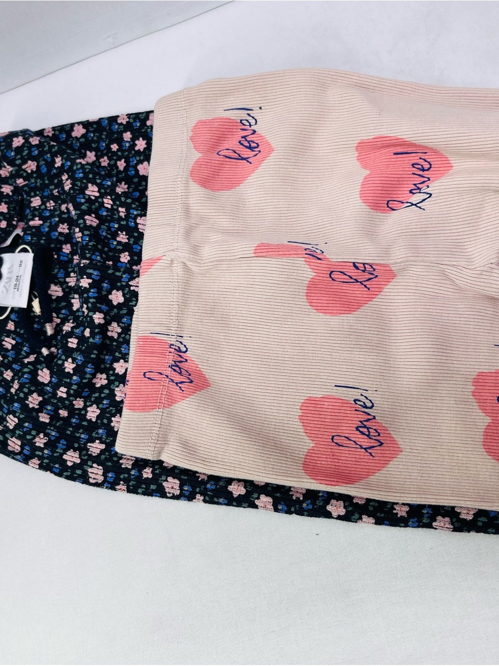 Zara‎ leggings with Pink Heart and  floral